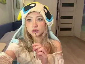 Cam4 Adult Webcam of YvoneFly