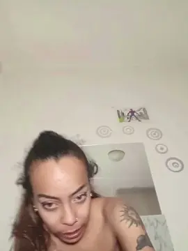 Cam4 Free Live Porn of elleblue_sexy