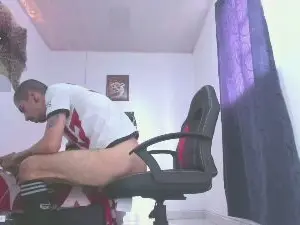 Cam4 Adult Video Chat of aaronbigdickxxx