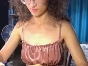 Cam4 Sex Chat of CurlyWinxy