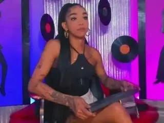 Camsoda Free Porn Cam of nickyminach