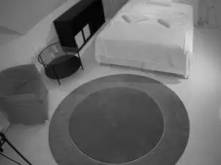 Camsoda Best Webcam of voyeurcam-julmodels-whitebed-1