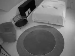 Camsoda Nude Webcam of voyeurcam-julmodels-whitebed-1