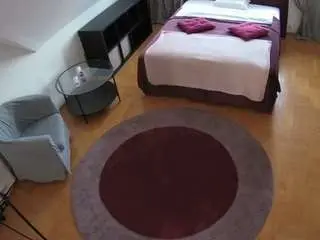 Camsoda Nude Webcam of voyeurcam-julmodels-whitebed-1