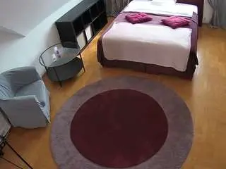 Camsoda Live Porn of voyeurcam-julmodels-whitebed-1