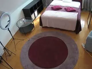 Camsoda Live Sex of voyeurcam-julmodels-whitebed-1