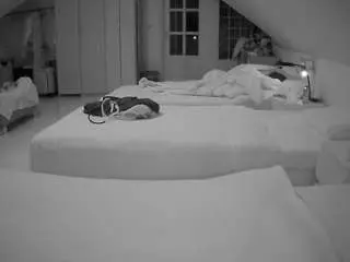 Camsoda Sex Chat of voyeurcam-julmodels-bed-3