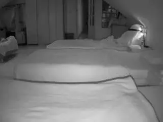 Camsoda Live Sex Cam of voyeurcam-julmodels-bed-3