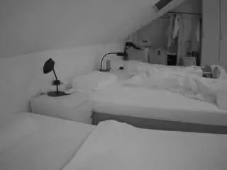 Camsoda Nude Webcam of voyeurcam-julmodels-bed-4