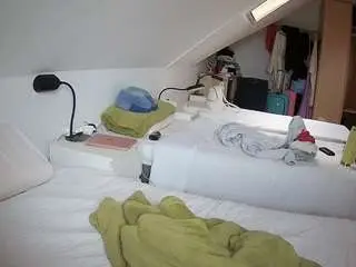 Camsoda Live Sex Cam of voyeurcam-julmodels-bed-4