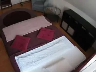 Camsoda Nude Webcam of voyeurcam-julmodels-whitebed-2