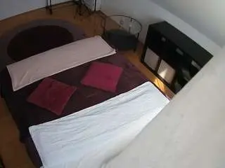 Camsoda Adult Webcams of voyeurcam-julmodels-whitebed-2