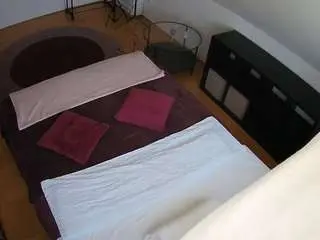 Camsoda Best Webcam of voyeurcam-julmodels-whitebed-2