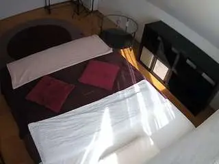 Camsoda Best Webcam of voyeurcam-julmodels-whitebed-2