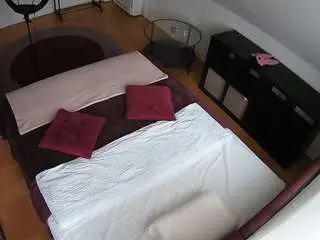 Camsoda Free Porn Cam of voyeurcam-julmodels-whitebed-2