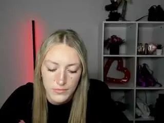 Camsoda Sex Cam of evelynblond