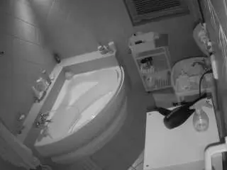 Camsoda Adult Webcams of voyeurcam-julmodels-bath-1st-2