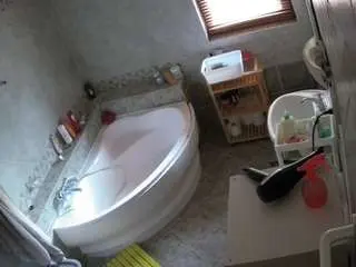 Camsoda Free Porn Cam of voyeurcam-julmodels-bath-1st-2