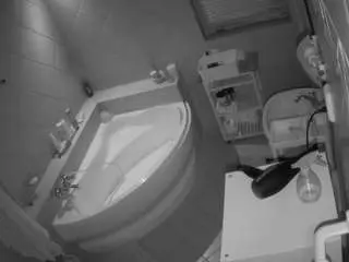 Camsoda Watch Live Sex Cams of voyeurcam-julmodels-bath-1st-2