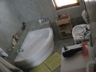 Camsoda Watch Live Sex Cams of voyeurcam-julmodels-bath-1st-2