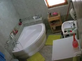 Camsoda Free Porn Cam of voyeurcam-julmodels-bath-1st-2