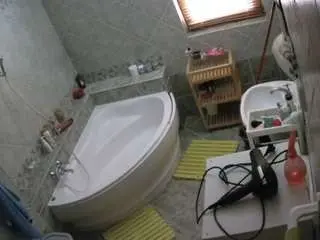 Camsoda Adult Video Chat of voyeurcam-julmodels-bath-1st-2