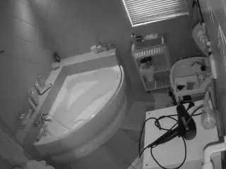 Camsoda Live Sex Cam of voyeurcam-julmodels-bath-1st-2