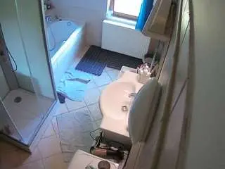 Camsoda Sex Cam of voyeurcam-julmodels-bath-2nd-2