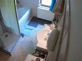 Camsoda Free Porn Cam of voyeurcam-julmodels-bath-2nd-2