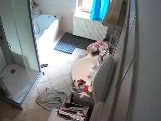 Camsoda Private Sex Chat of voyeurcam-julmodels-bath-2nd-2