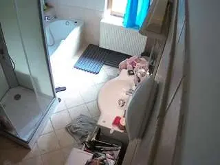 Camsoda Live Sex Cam of voyeurcam-julmodels-bath-2nd-2