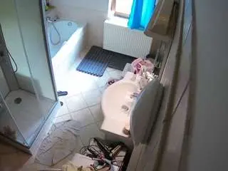 Camsoda Sex Cam of voyeurcam-julmodels-bath-2nd-2