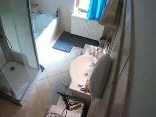 Camsoda Adult Webcam of voyeurcam-julmodels-bath-2nd-2
