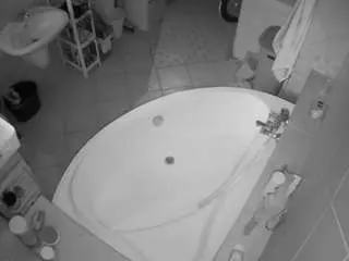 Camsoda Adult Webcams of voyeurcam-julmodels-bath-1st-1