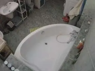 Camsoda Adult Webcam of voyeurcam-julmodels-bath-1st-1