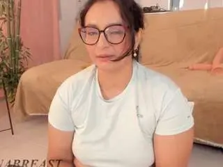 Camsoda Free Porn Cam of ivannabreast1