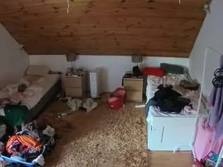 Camsoda Free Porn Cam of voyeurcam-julmodels-whitebed-3
