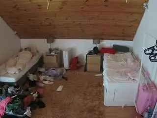 Camsoda Best Webcam of voyeurcam-julmodels-whitebed-3