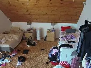 Camsoda Live Sex Cam of voyeurcam-julmodels-whitebed-3