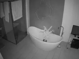 Camsoda Nude Webcam of voyeurcam-casa-salsa-bathroom-5