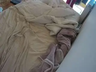 Camsoda Watch Live Sex Cams of voyeurcam-julmodels-whitebed-4