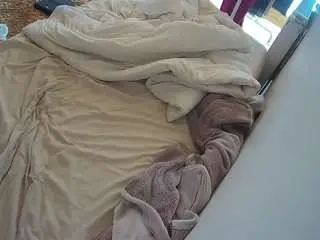 Camsoda Live Sex Cam of voyeurcam-julmodels-whitebed-4