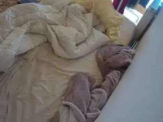 Camsoda Watch Live Sex Cams of voyeurcam-julmodels-whitebed-4