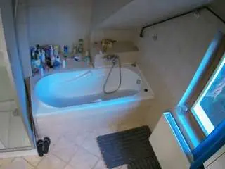 Camsoda Sex Cam of voyeurcam-julmodels-bath-2nd-1