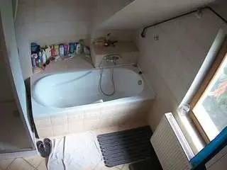Camsoda Best Webcam of voyeurcam-julmodels-bath-2nd-1