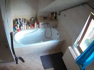 Camsoda Adult Video Chat of voyeurcam-julmodels-bath-2nd-1