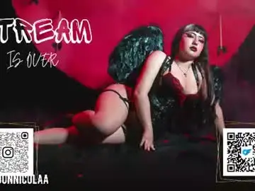 Chaturbate Best live sex cam show of larissa___