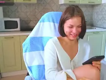 Chaturbate Live Sex Cam of mia___lunaa