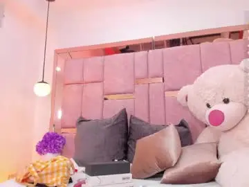 Chaturbate Live Sex Cam of emily_daarell