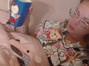 Chaturbate Live Sex Cam of candylady136
